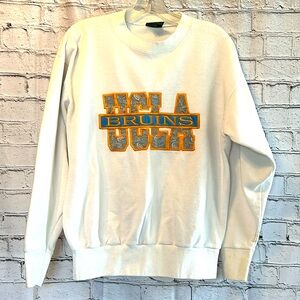⭐️ UCLA Bruins vtg white sweatshirt blue & gold letters gold embroidery M